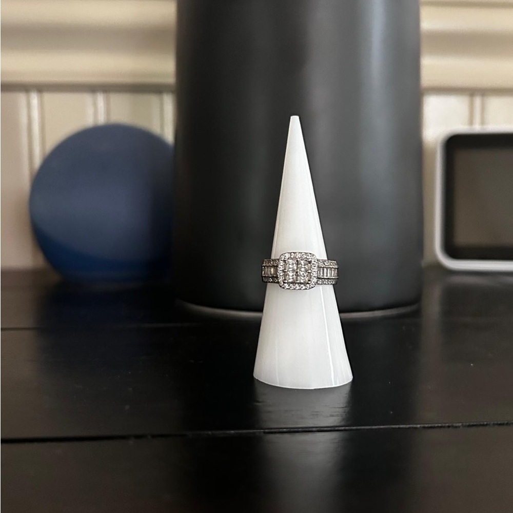 Elegant Silver Ring with Sparkling Accents#6 fashion jewelry